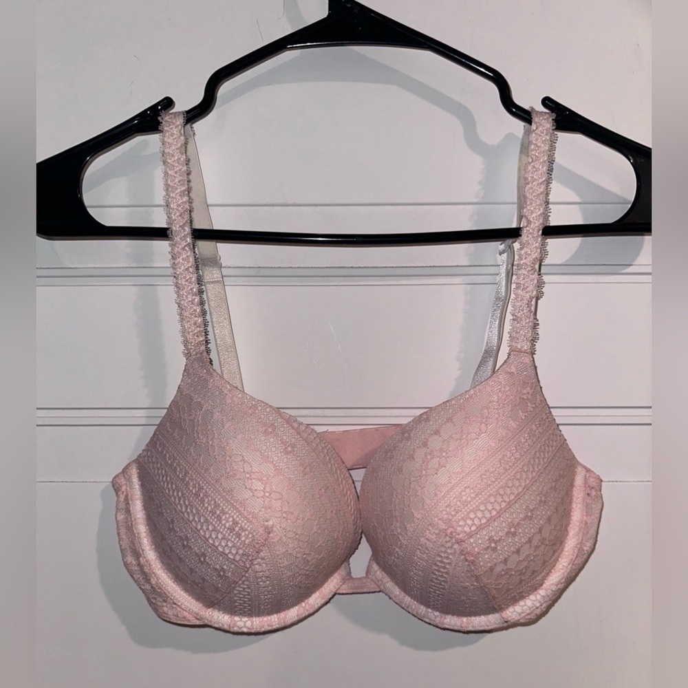 Victoria’s Secret Light Pink Lace Push Up Bra Size 34D